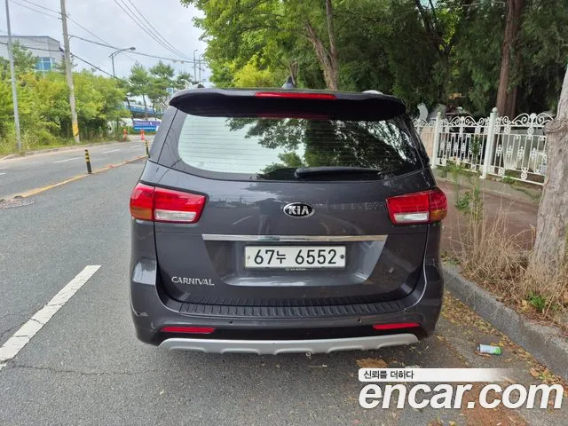 Kia Carnival 2014 thumb 10
