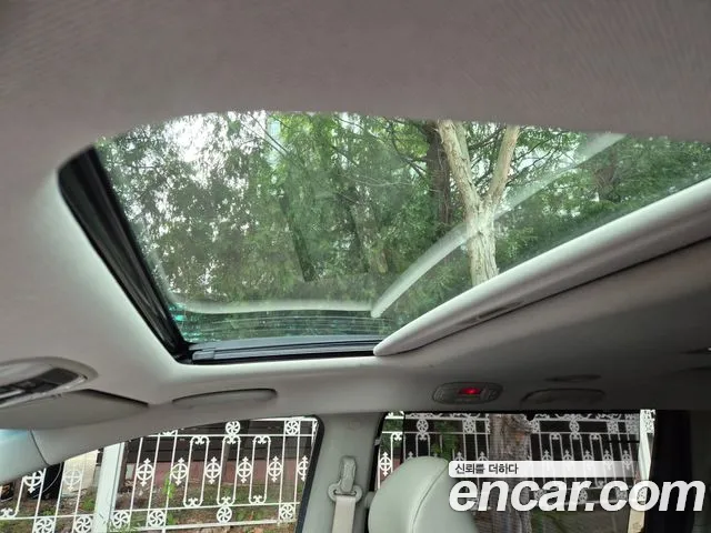 Kia Carnival 2014 thumb 7