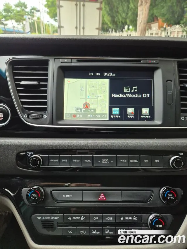 Kia Carnival 2014 thumb 12