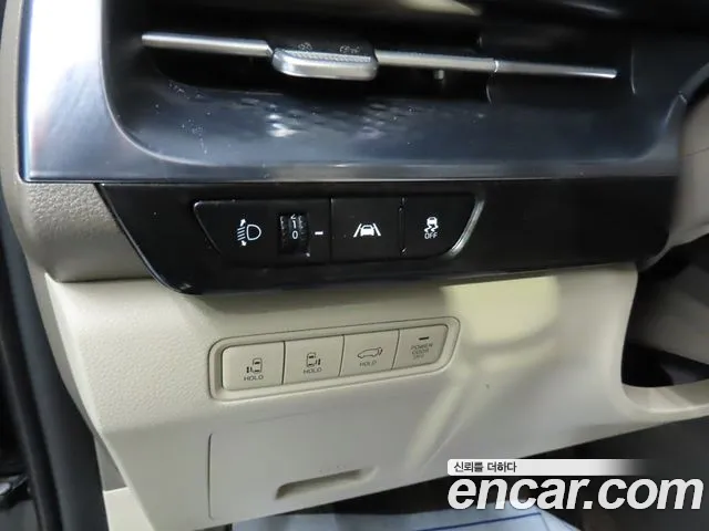 Kia Carnival 2023 thumb 5