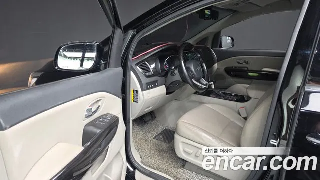 Kia Carnival 2019 thumb 3