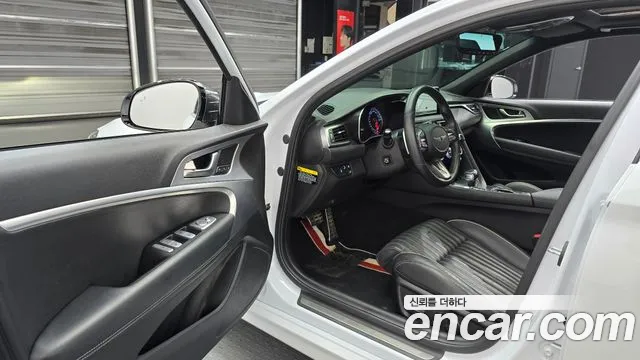 Genesis G70 2019 thumb 2