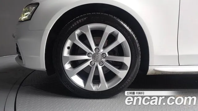 Audi A4 2015 thumb 8