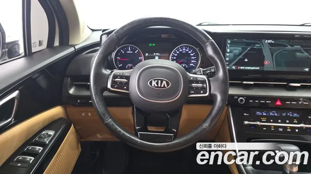 Kia Carnival 2021 thumb 3