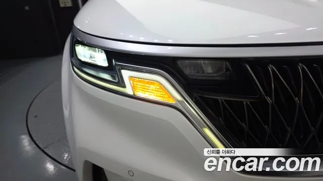 Kia Carnival 2021 thumb 2