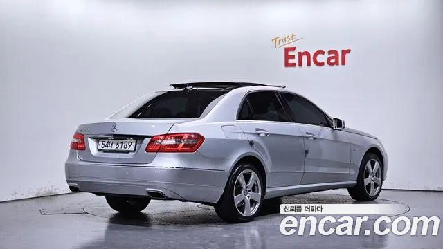 Mercedes-Benz E-Класс 2012 thumb 4