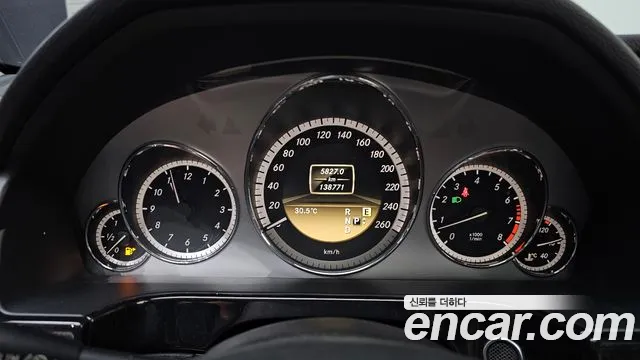 Mercedes-Benz E-Класс 2012 thumb 8