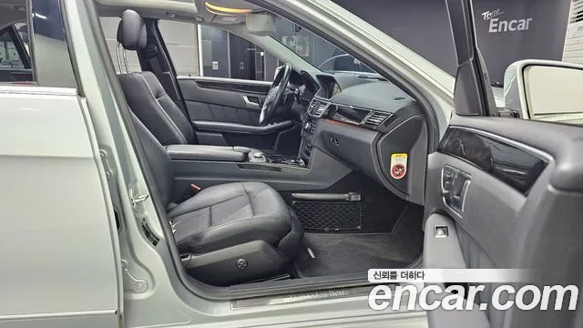 Mercedes-Benz E-Класс 2012 thumb 5