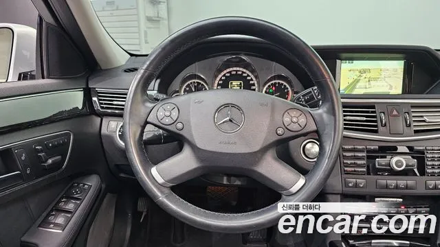 Mercedes-Benz E-Класс 2012 thumb 3