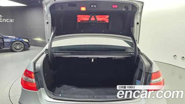 Mercedes-Benz E-Класс 2012 thumb 2