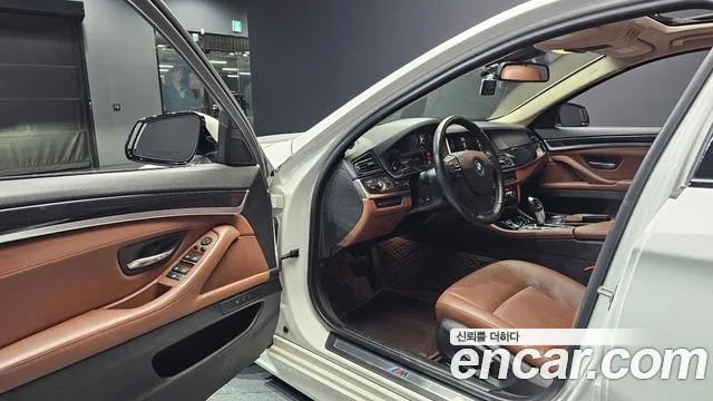 BMW 5 серии 2016 thumb 8