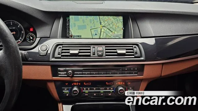 BMW 5 серии 2016 thumb 2