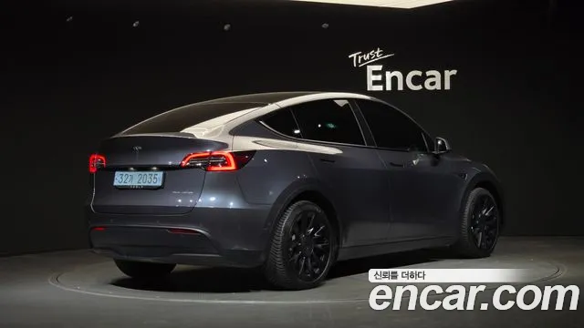 Tesla Model Y 2021 thumb 5