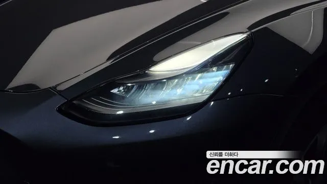 Tesla Model Y 2021 thumb 10
