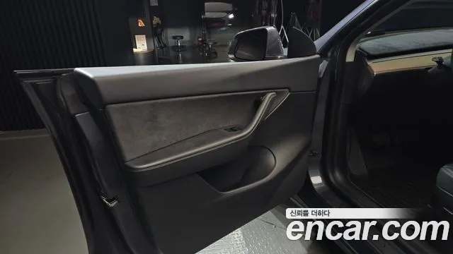 Tesla Model Y 2021 thumb 3
