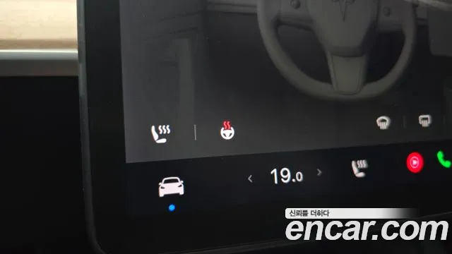Tesla Model Y 2021 thumb 2