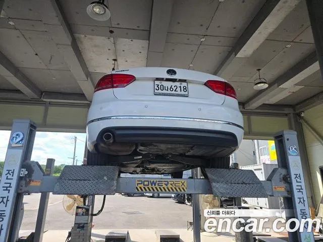 Volkswagen Passat (North America and China) 2013 thumb 7