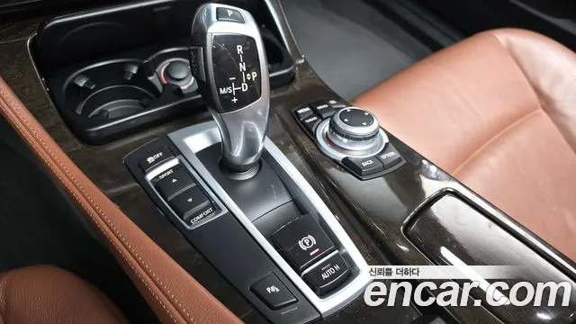 BMW 5 серии 2012 thumb 2