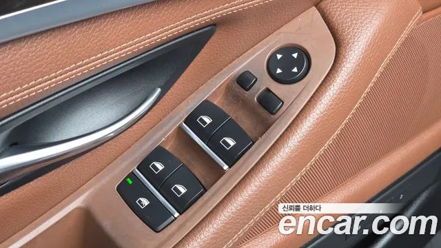 BMW 5 серии 2012 thumb 8