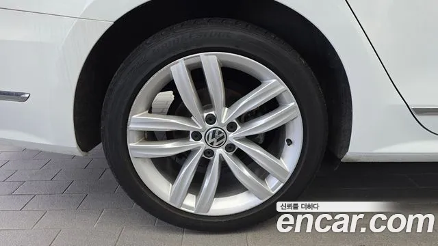 Volkswagen Passat (North America and China) 2018 thumb 4