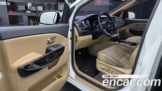 Kia Carnival 2018 thumb 10