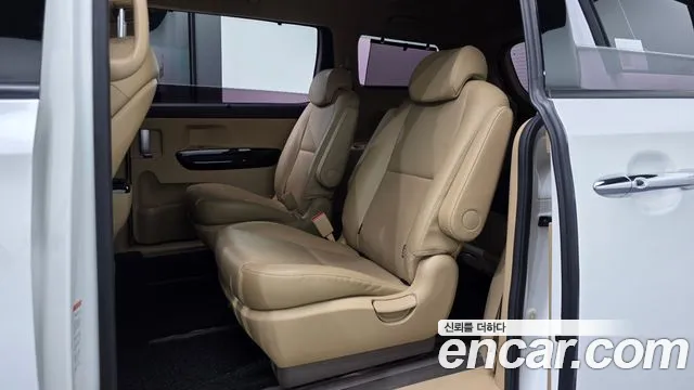 Kia Carnival 2018 thumb 12