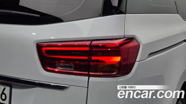 Kia Carnival 2018 thumb 4