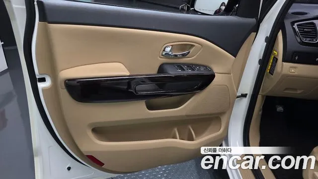 Kia Carnival 2018 thumb 8