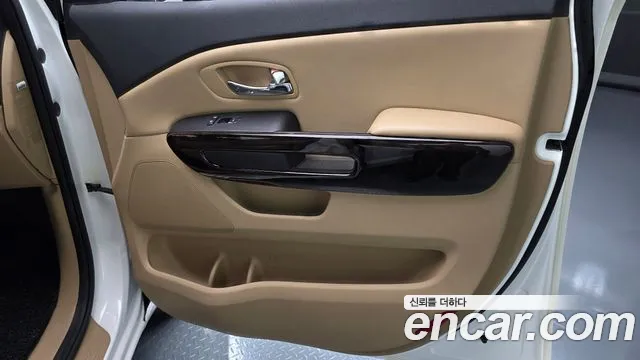 Kia Carnival 2018 thumb 2
