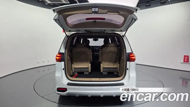 Kia Carnival 2018 thumb 5