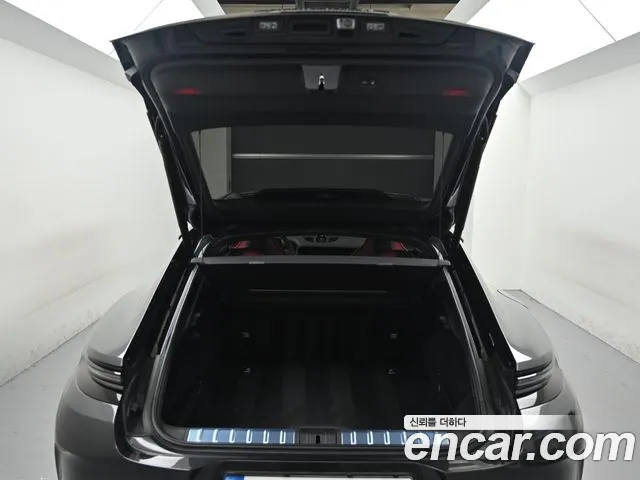 Porsche Panamera 2025 thumb 10