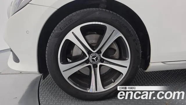Mercedes-Benz E-Класс 2017 thumb 9