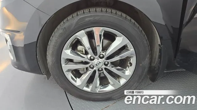 Kia Carnival 2015 thumb 4