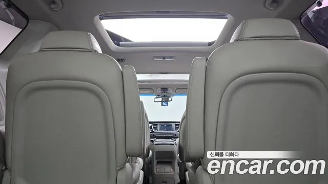Kia Carnival 2015 thumb 10