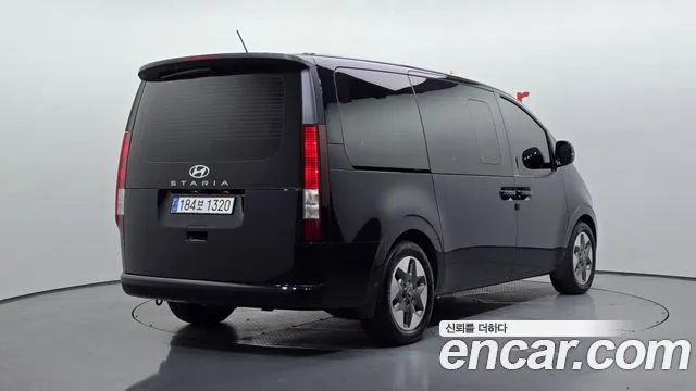 Hyundai Staria 2024 thumb 3