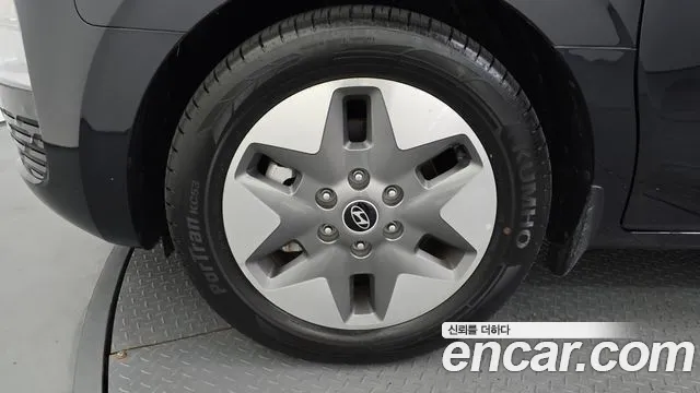 Hyundai Staria 2024 thumb 8