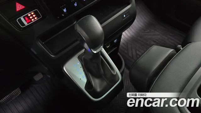 Hyundai Staria 2024 thumb 11