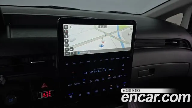 Hyundai Staria 2024 thumb 4