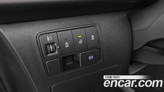 Hyundai Staria 2024 thumb 6