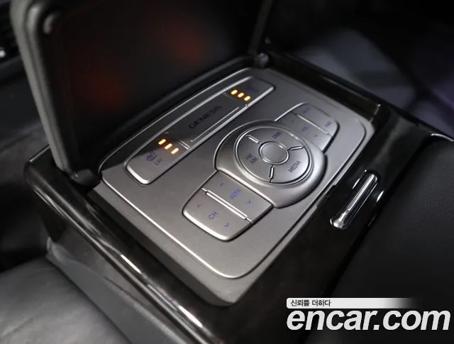 Hyundai Genesis 2013 thumb 10
