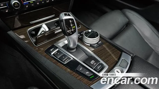 BMW 7 серии 2012 thumb 4