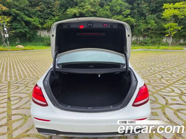 Mercedes-Benz E-Класс 2017 thumb 2