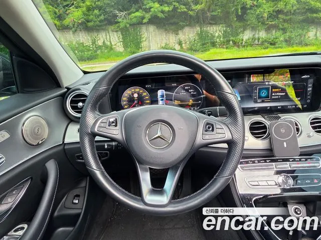 Mercedes-Benz E-Класс 2017 thumb 10