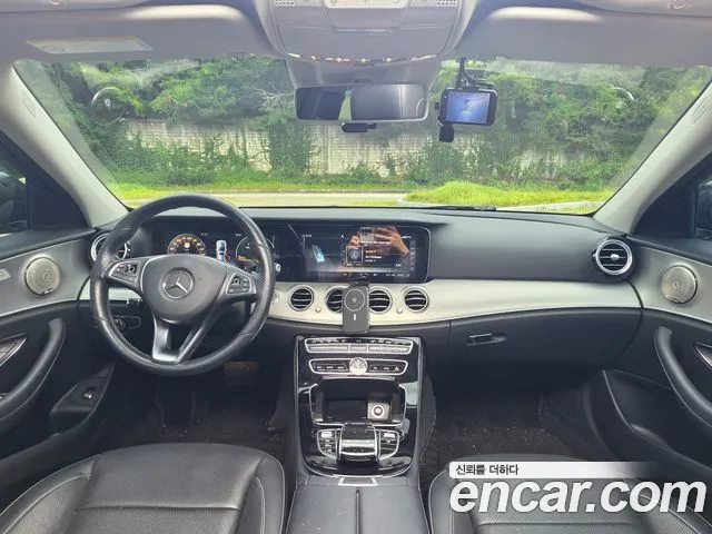 Mercedes-Benz E-Класс 2017 thumb 11