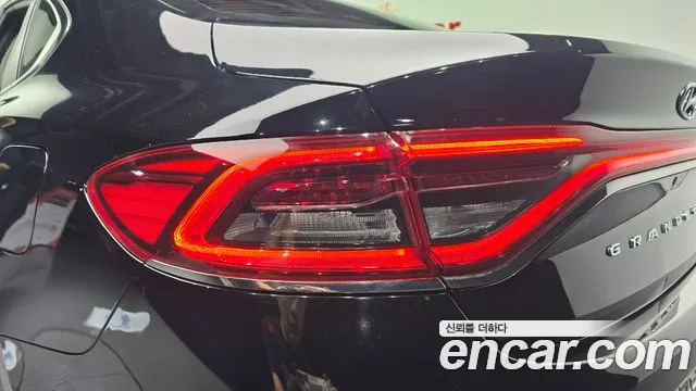 Hyundai Grandeur 2017 thumb 10