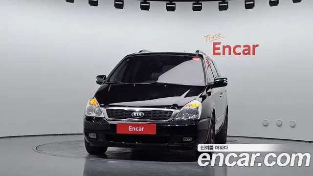 Kia Carnival 2013 thumb 12