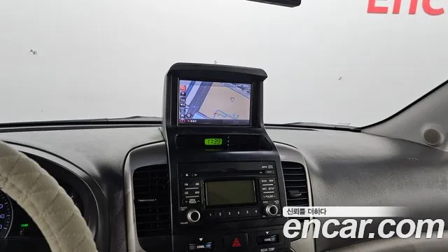 Kia Carnival 2013 thumb 4