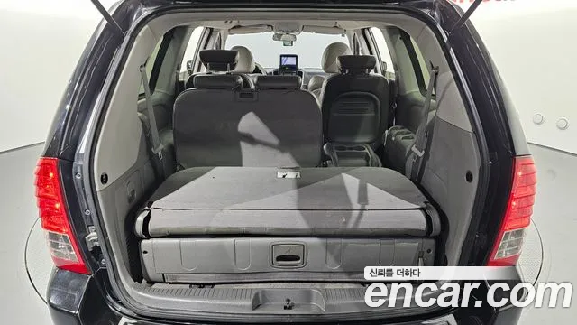 Kia Carnival 2013 thumb 10