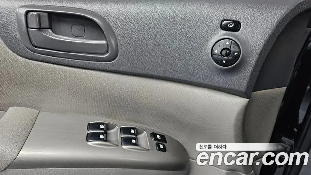 Kia Carnival 2013 thumb 11
