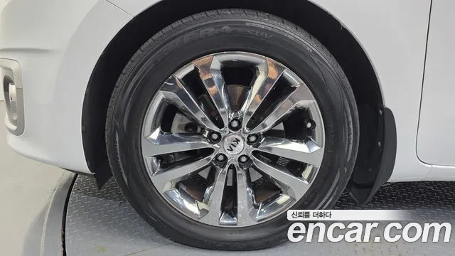 Kia Carnival 2017 thumb 12